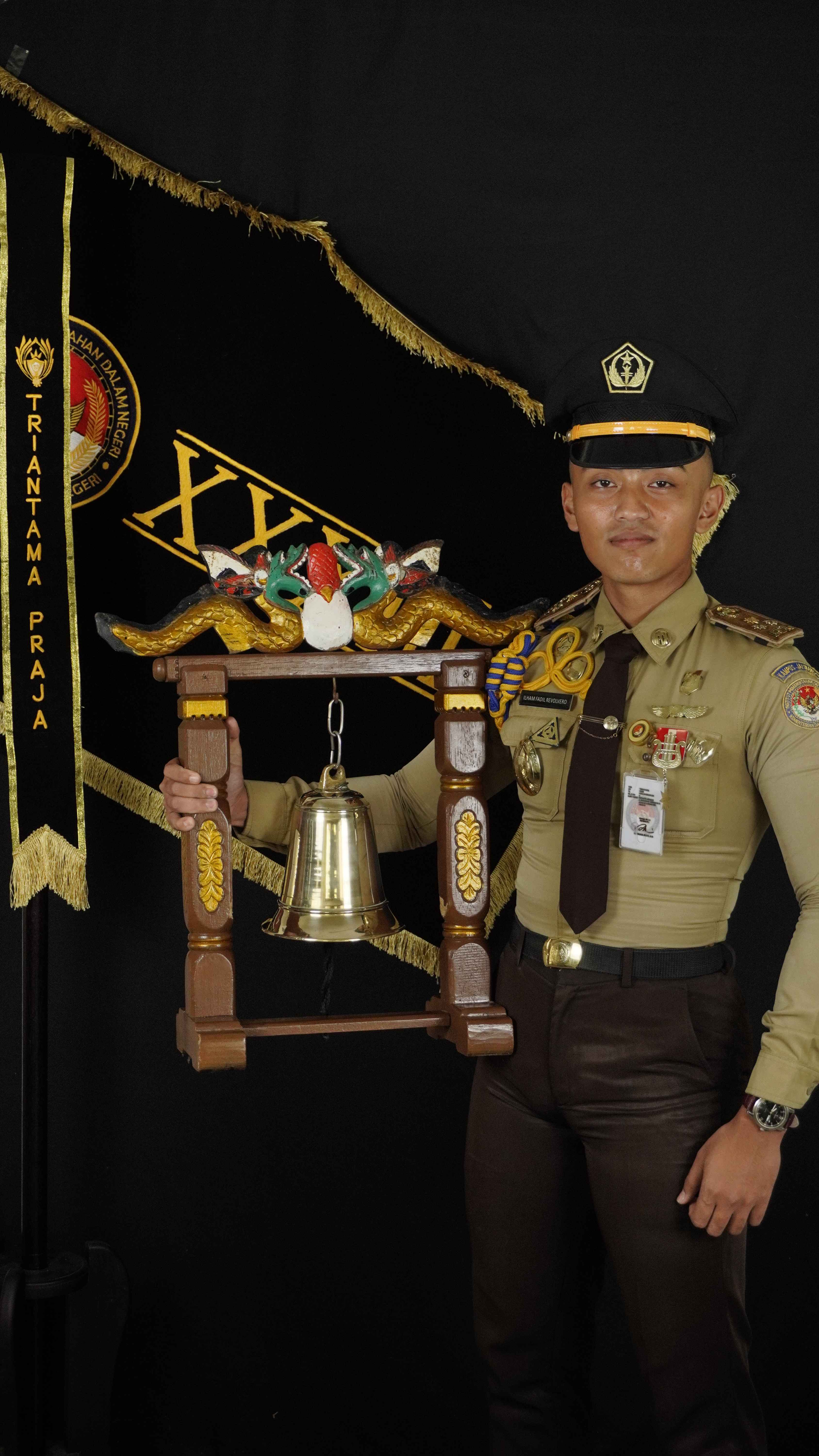 Ilham Fadil Revolvero